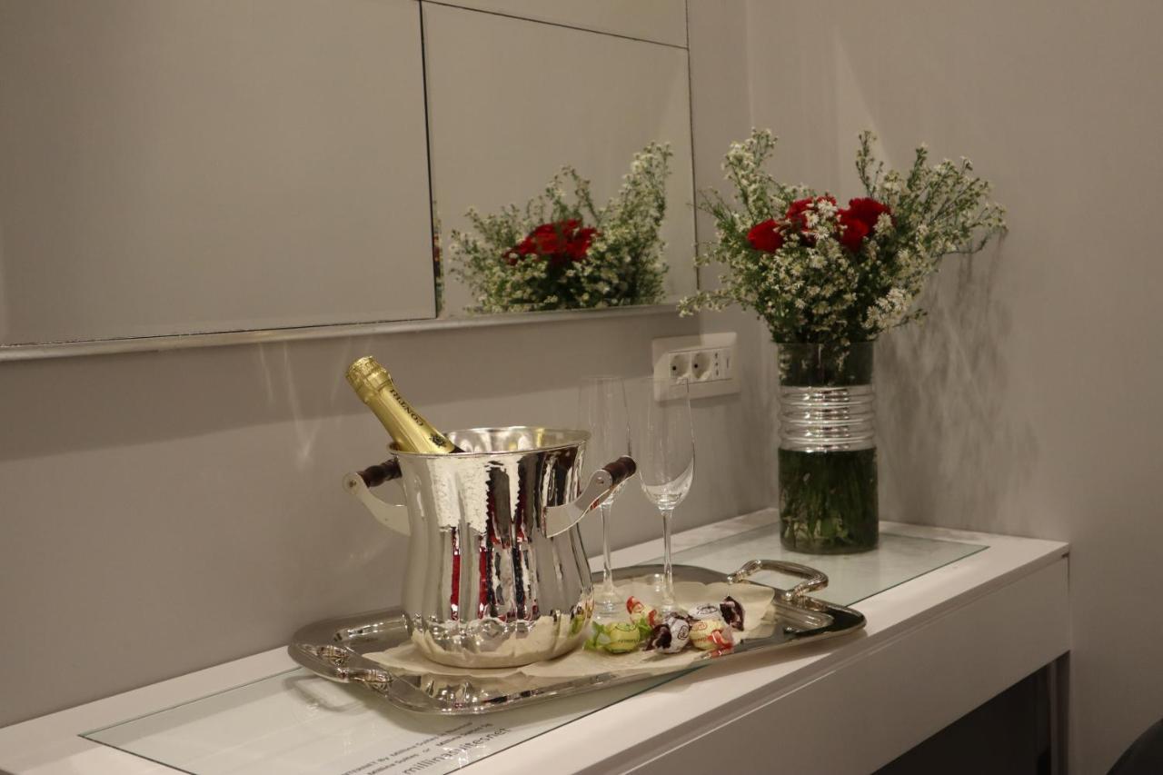 Millina Suites In Navona Rome Bagian luar foto