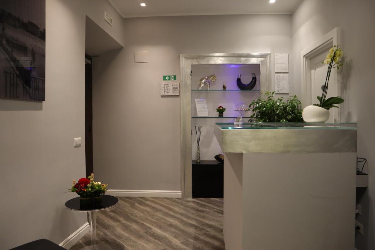 Millina Suites In Navona Rome Bagian luar foto